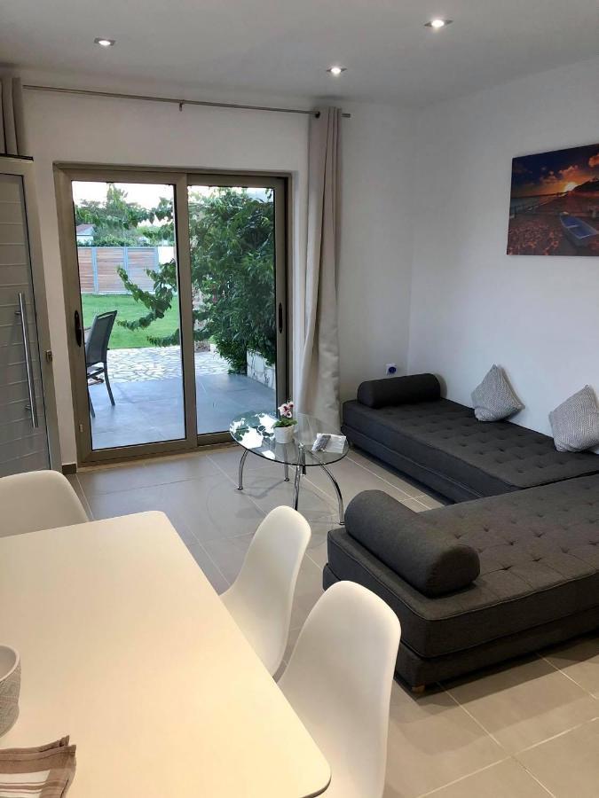 Issos Beach Villa Linia Exterior photo