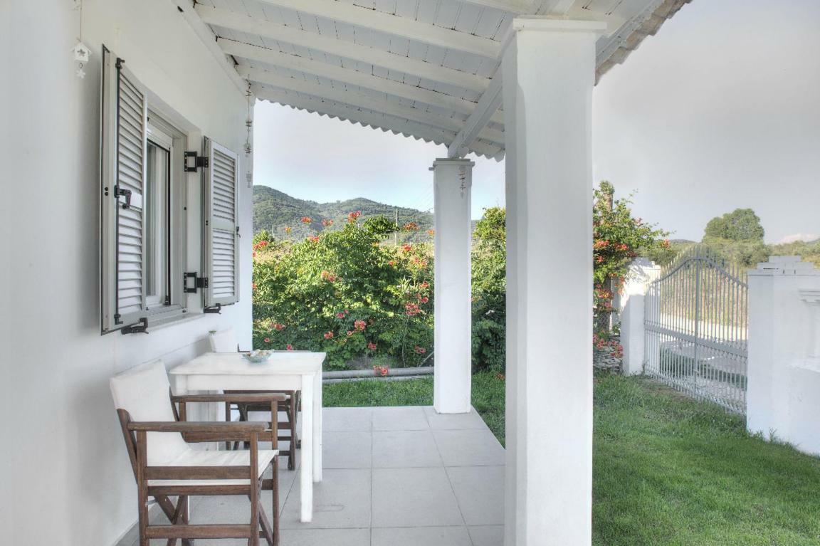 Issos Beach Villa Linia Exterior photo